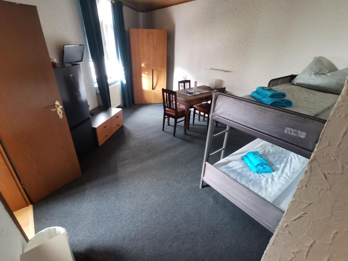 Pension Landgasthof - Iva Haßloch 외부 사진